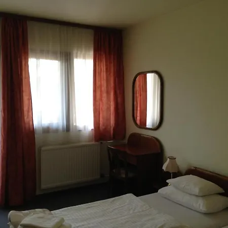 Szálloda Uni 3*