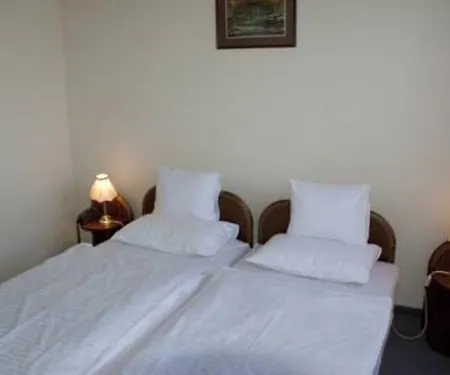 Hotel Uni